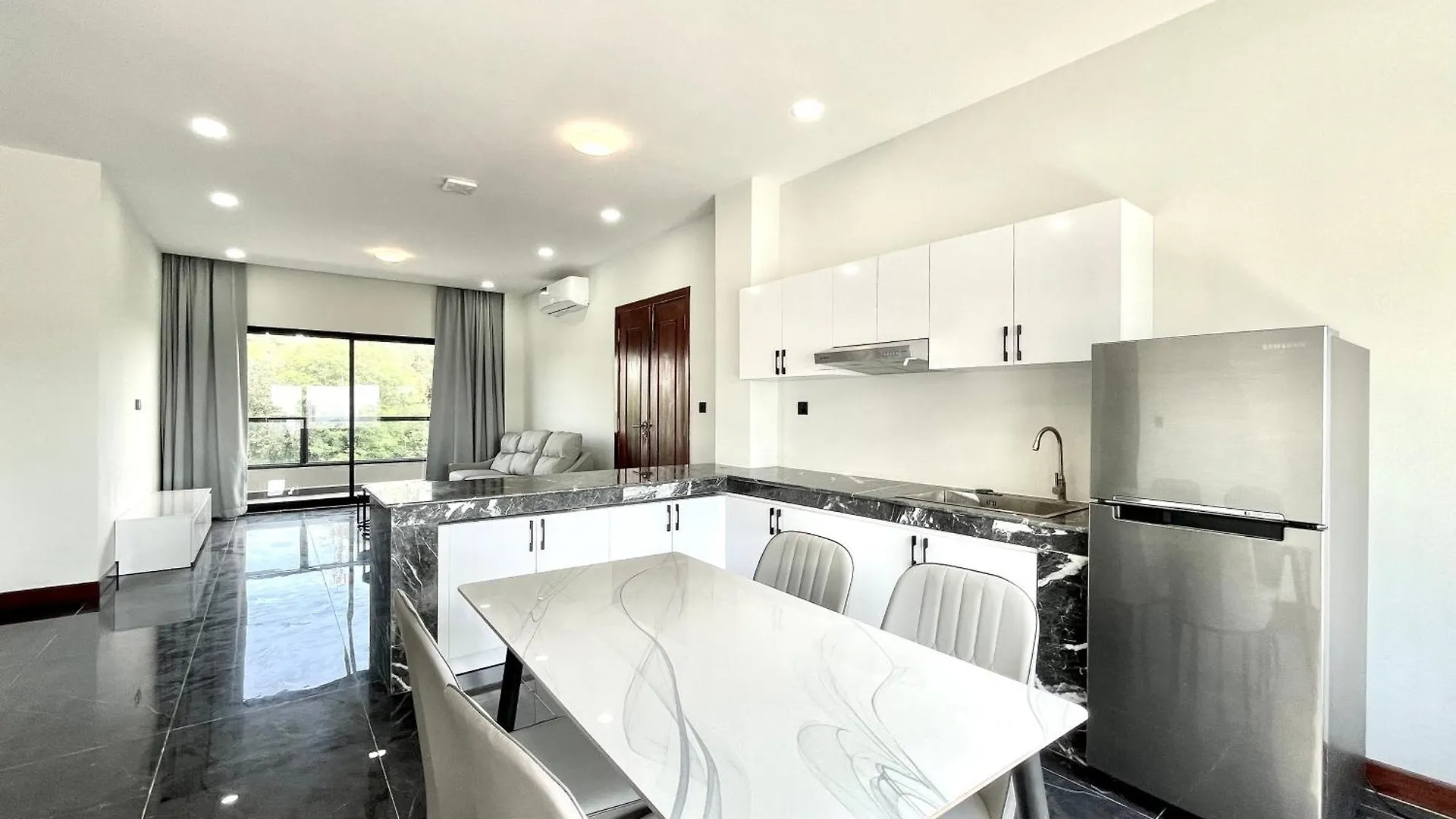Sky Hotel Sihanoukville - Rooms And Apartments - Free Laundry