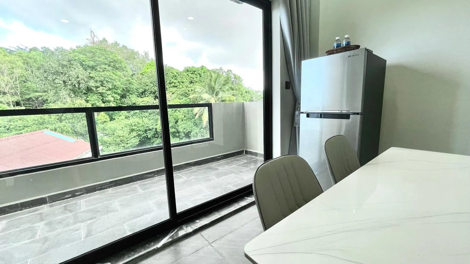 Sky Hotel Sihanoukville - Rooms And Apartments - Free Laundry