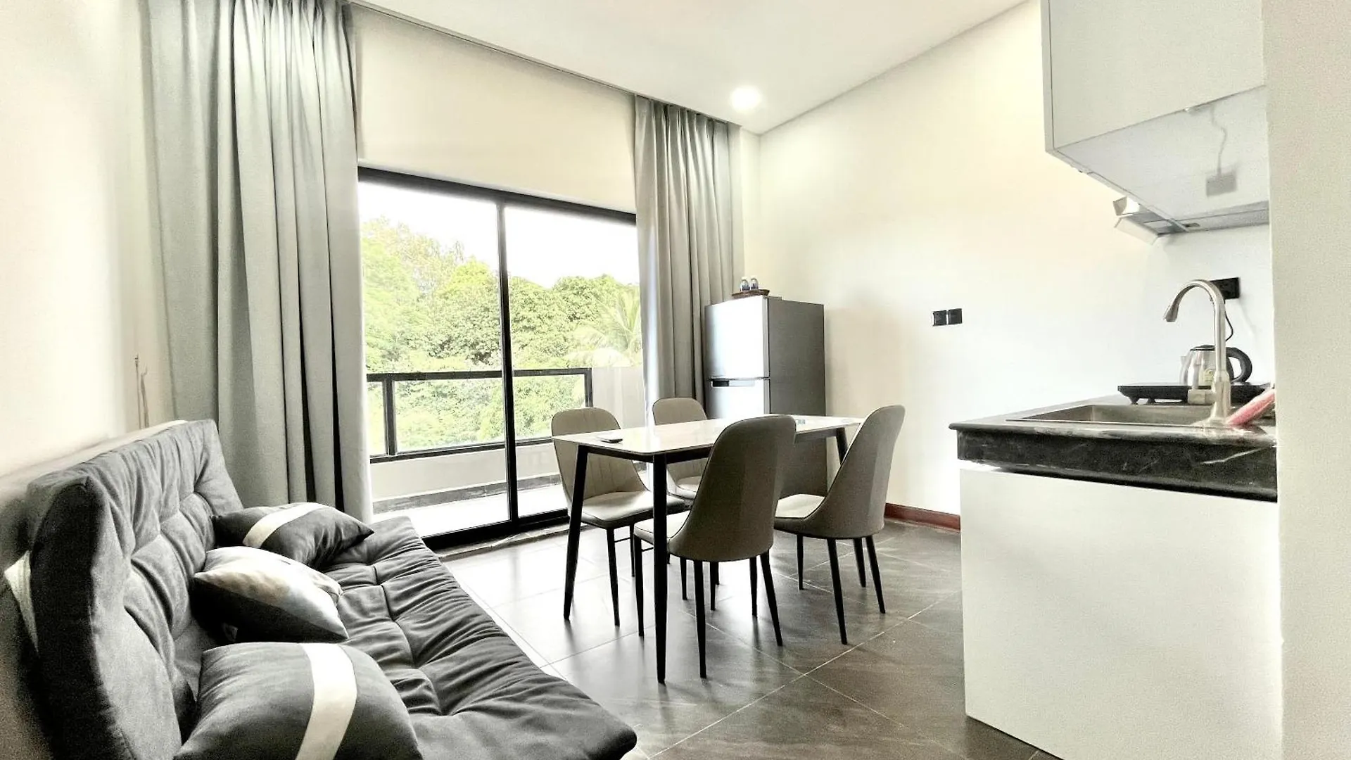 Sky Hotel Sihanoukville - Rooms And Apartments - Free Laundry Cambodia