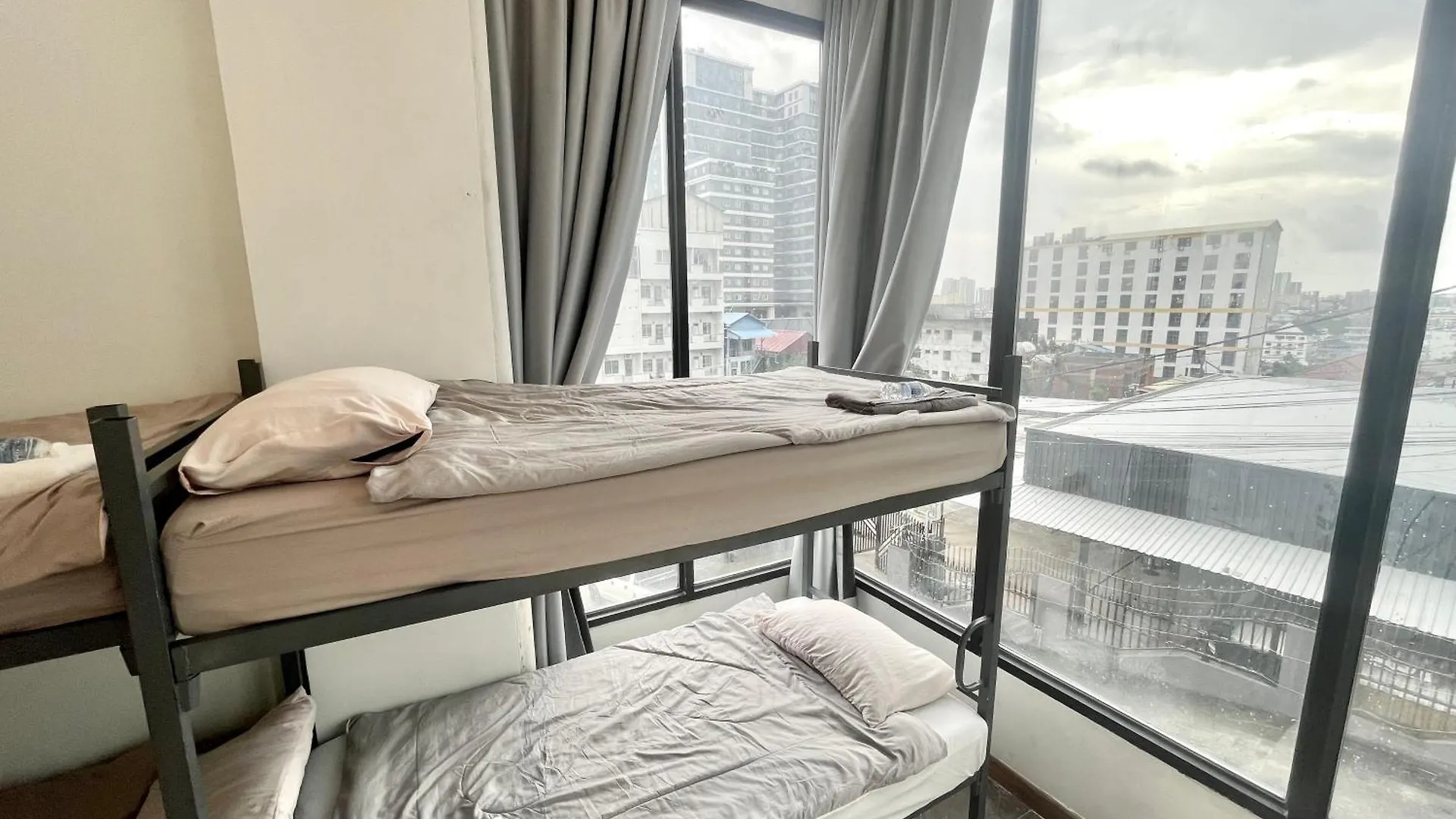 Sky Hotel Sihanoukville - Rooms And Apartments - Free Laundry