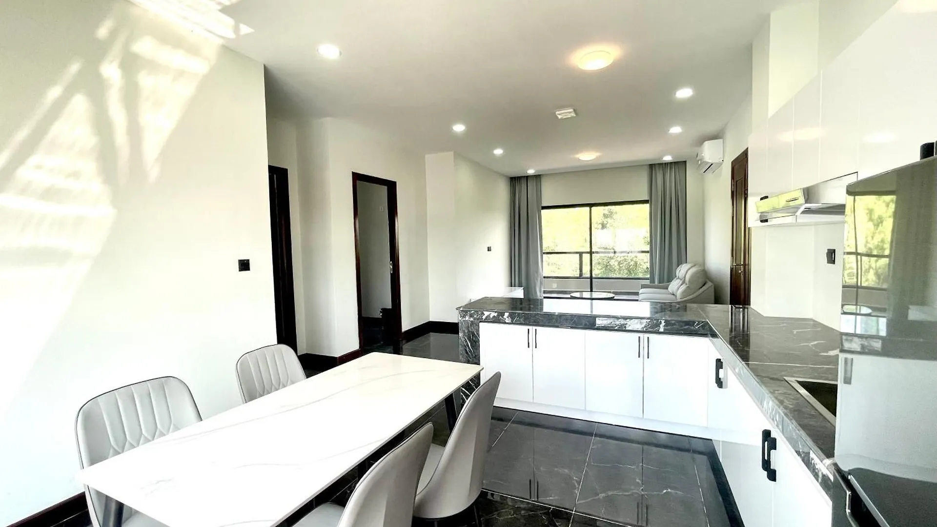 Sky Hotel Sihanoukville - Rooms And Apartments - Free Laundry Cambodia