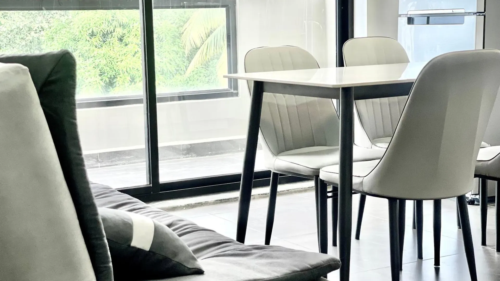 Sky Hotel Sihanoukville - Rooms And Apartments - Free Laundry