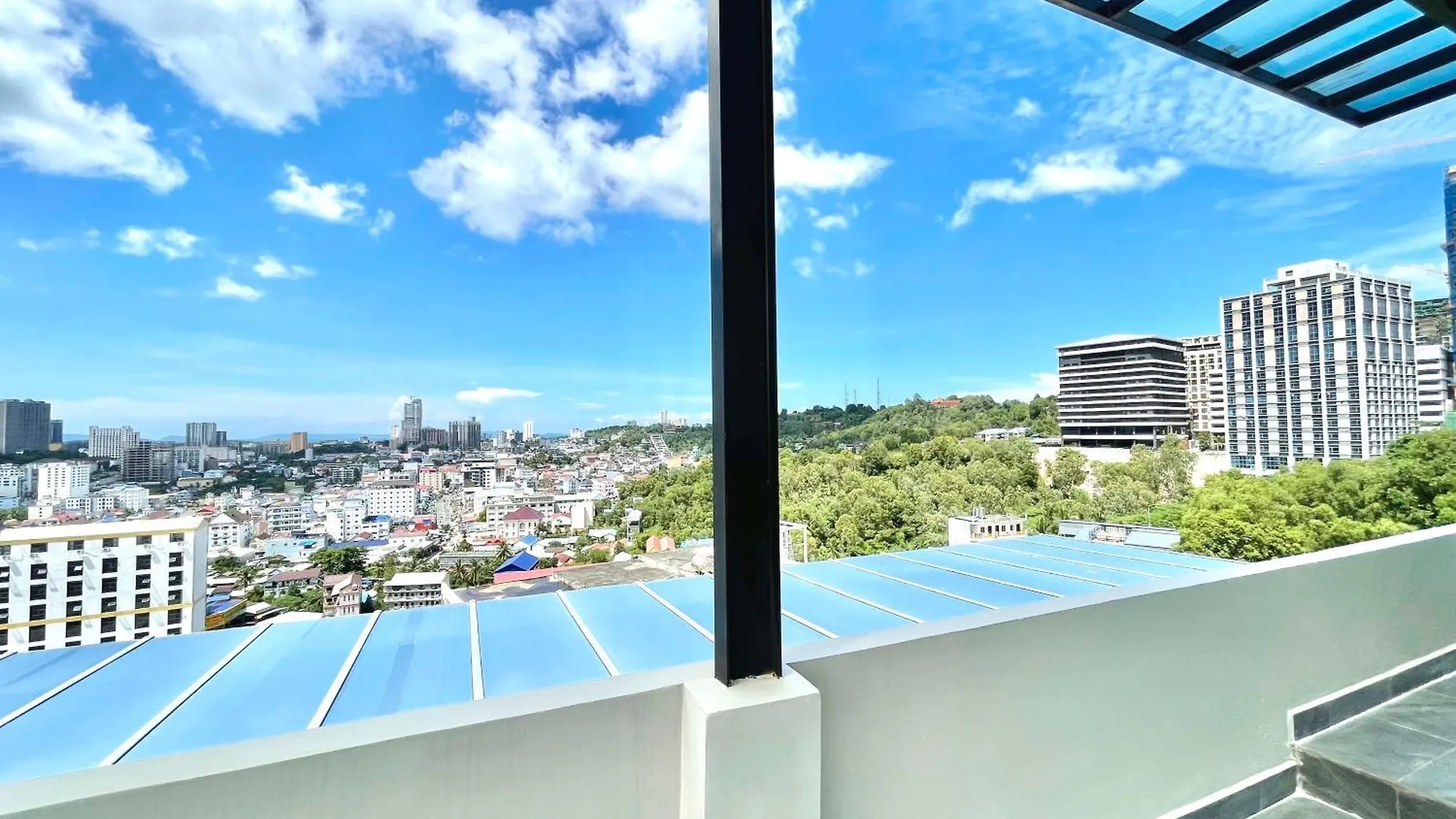 Sky Hotel Sihanoukville - Rooms And Apartments - Free Laundry