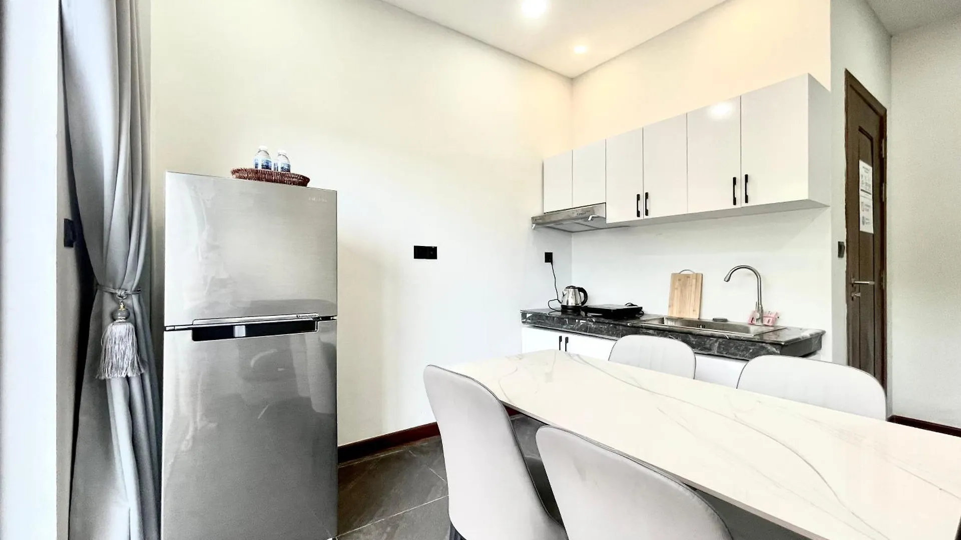 Sky Hotel Sihanoukville - Rooms And Apartments - Free Laundry