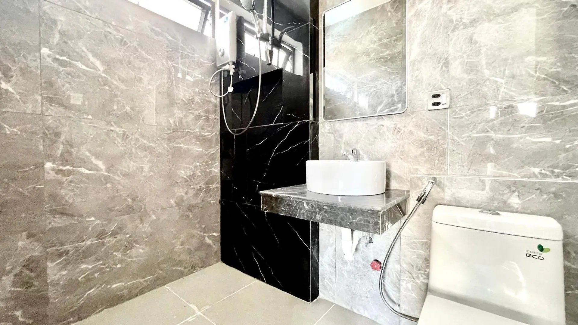 Sky Hotel Sihanoukville - Rooms And Apartments - Free Laundry Cambogia