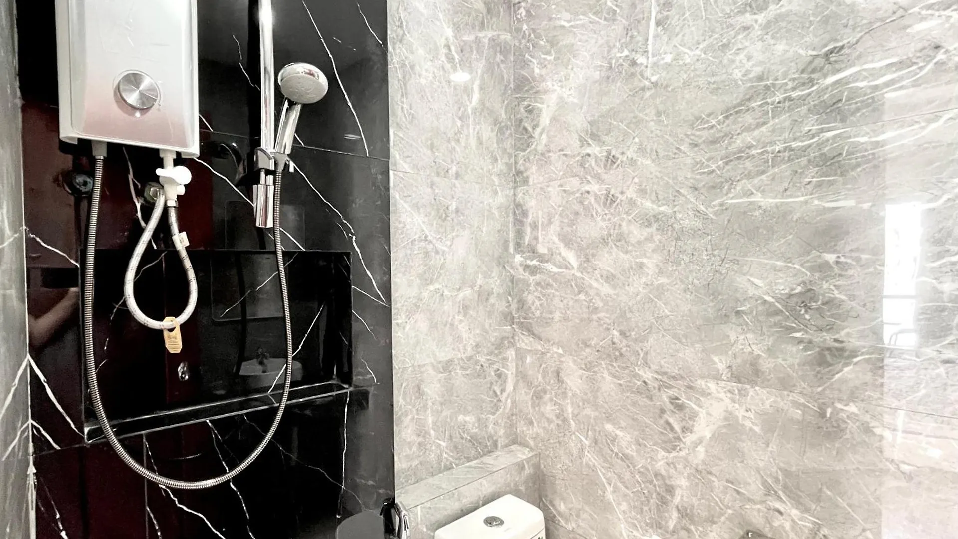 Sky Hotel Sihanoukville - Rooms And Apartments - Free Laundry