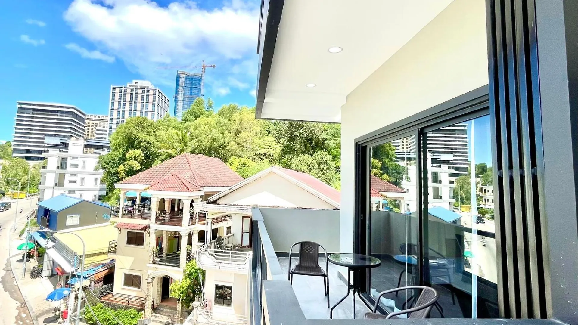Sky Hotel Sihanoukville - Rooms And Apartments - Free Laundry